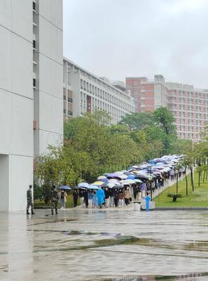 风雨与疫情终将散去 相拥与相逢不再“密接” --广东工贸职业技术学院白云校区第七次全员核酸检测